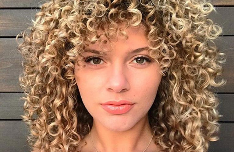 HOW TO DIFFUSE CURLY HAIR WITHOUT FRIZZ 