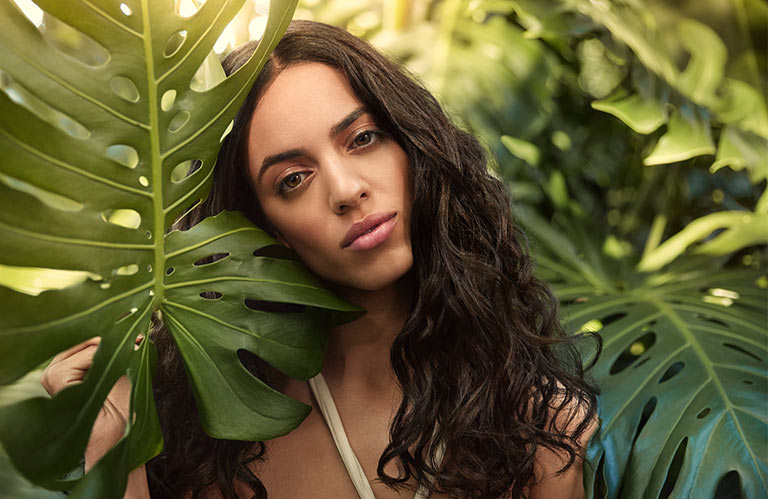 Treat dry hair with nutriplenish™