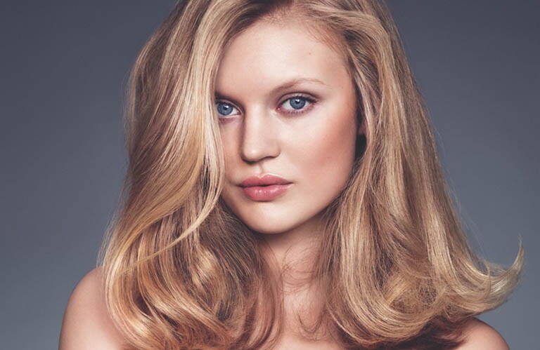 Model wearing the smooth volume look.